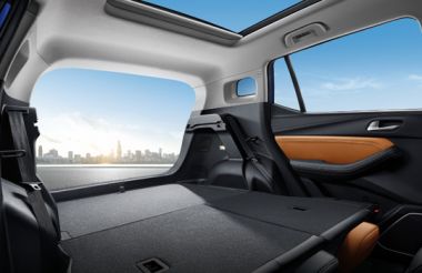 Asientos traseros ajustables 180°